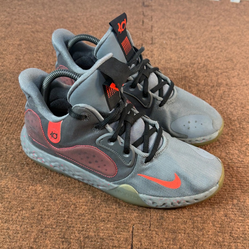 A- Nike KD Trey 5 VII Kids Basketball Shoes Grey Crimson 6.5Y AT5685-002 Durant